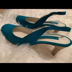 Marc Jacob Rounded heels. Teal Color.